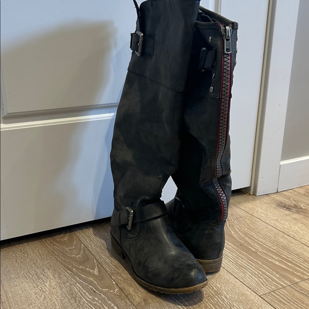 Grey  Knee-High Boots with Red Zipper